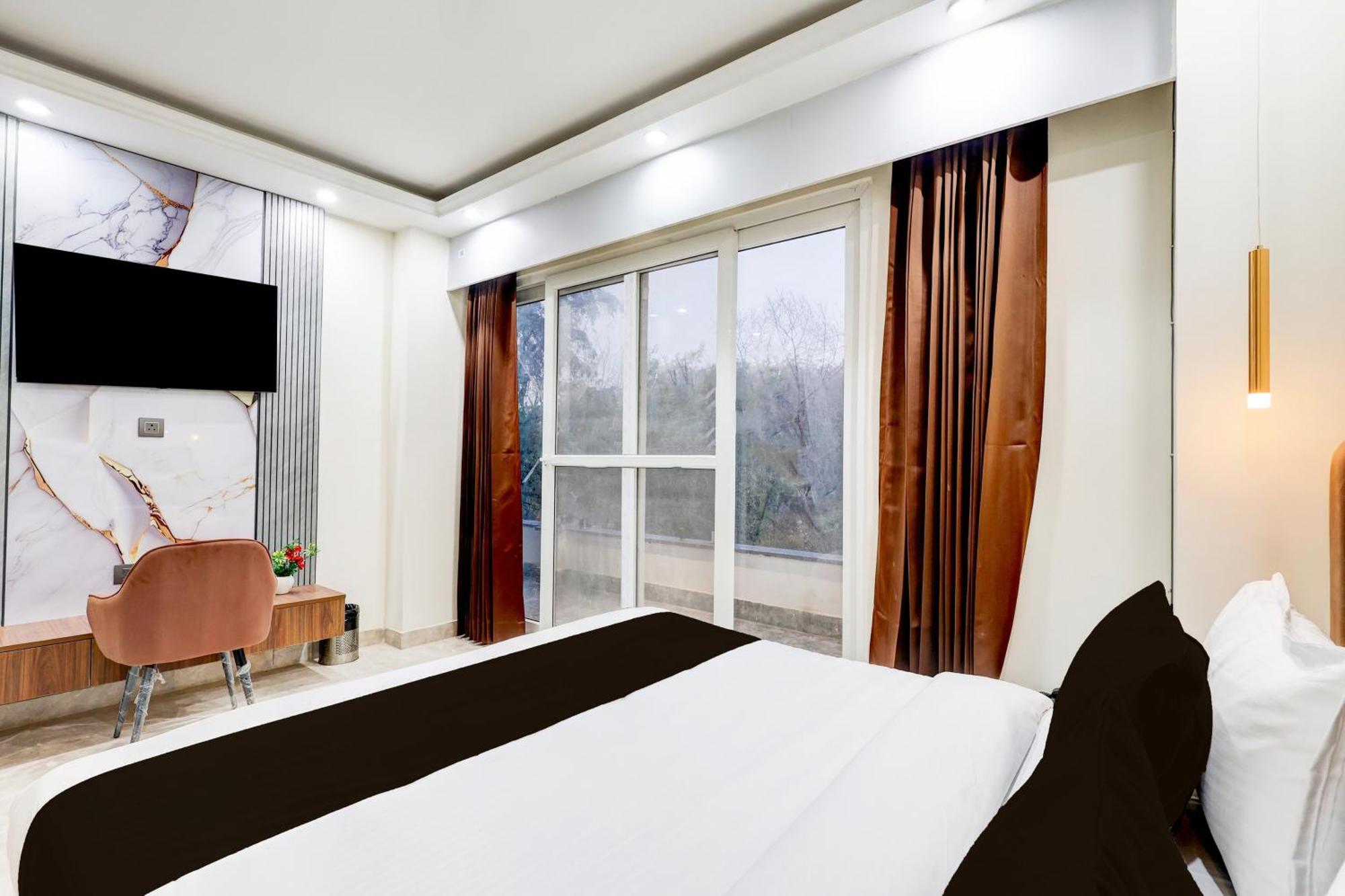 Super Hotel O Sector 43 Gurgaon Exteriör bild